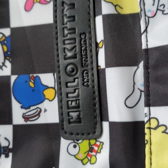 🆕️ CUTE SANRIO HELLO KITTY AND FRIENDS BLACK & WHITE CHECKERED OVERNIGHT BAG 🖤 - Picture 5 of 12